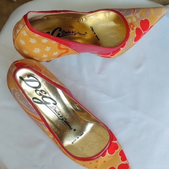 🔥🔥🔥D&G Dolce and Gabbana Red and Mustard fabric and leather heels. - Picture 5 of 7